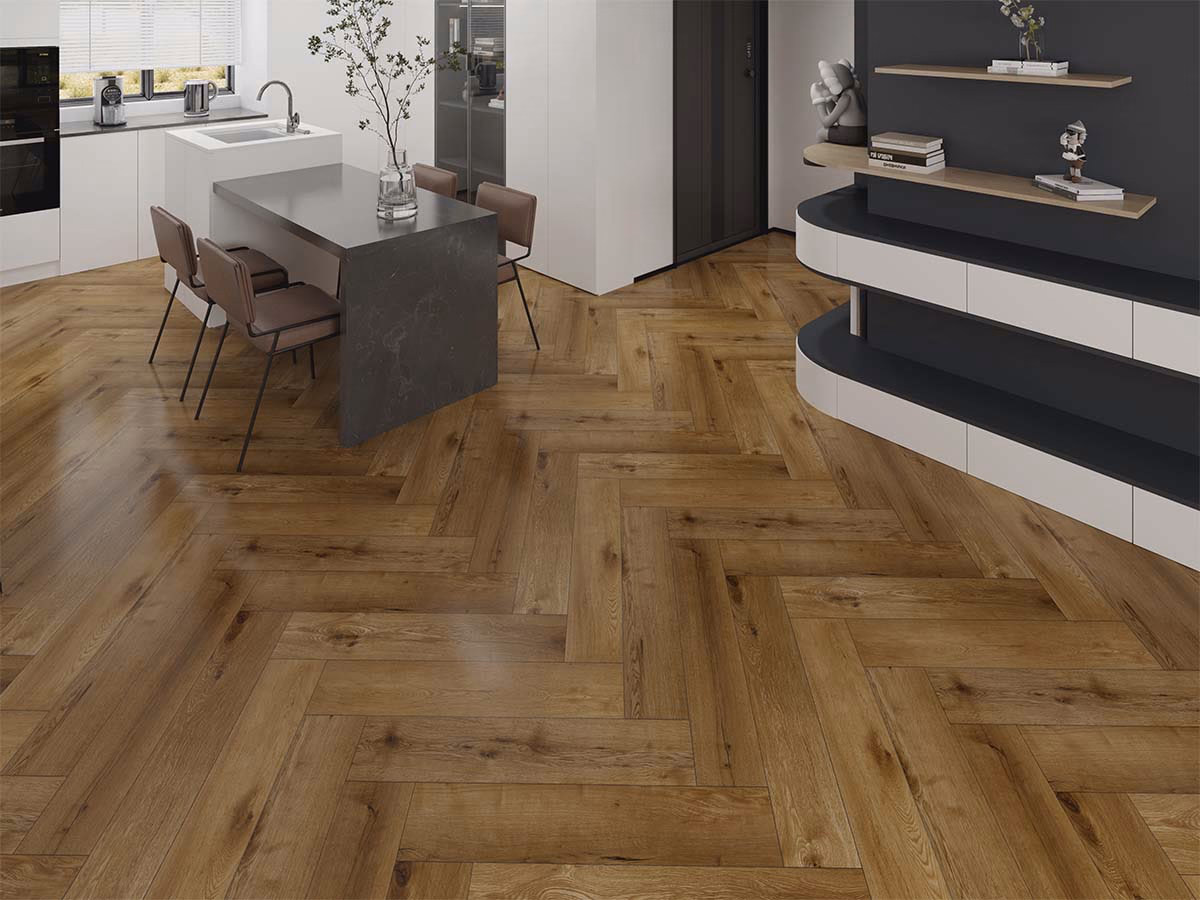 Amber Oak Visgraat Click in een woonkamer gelegd
