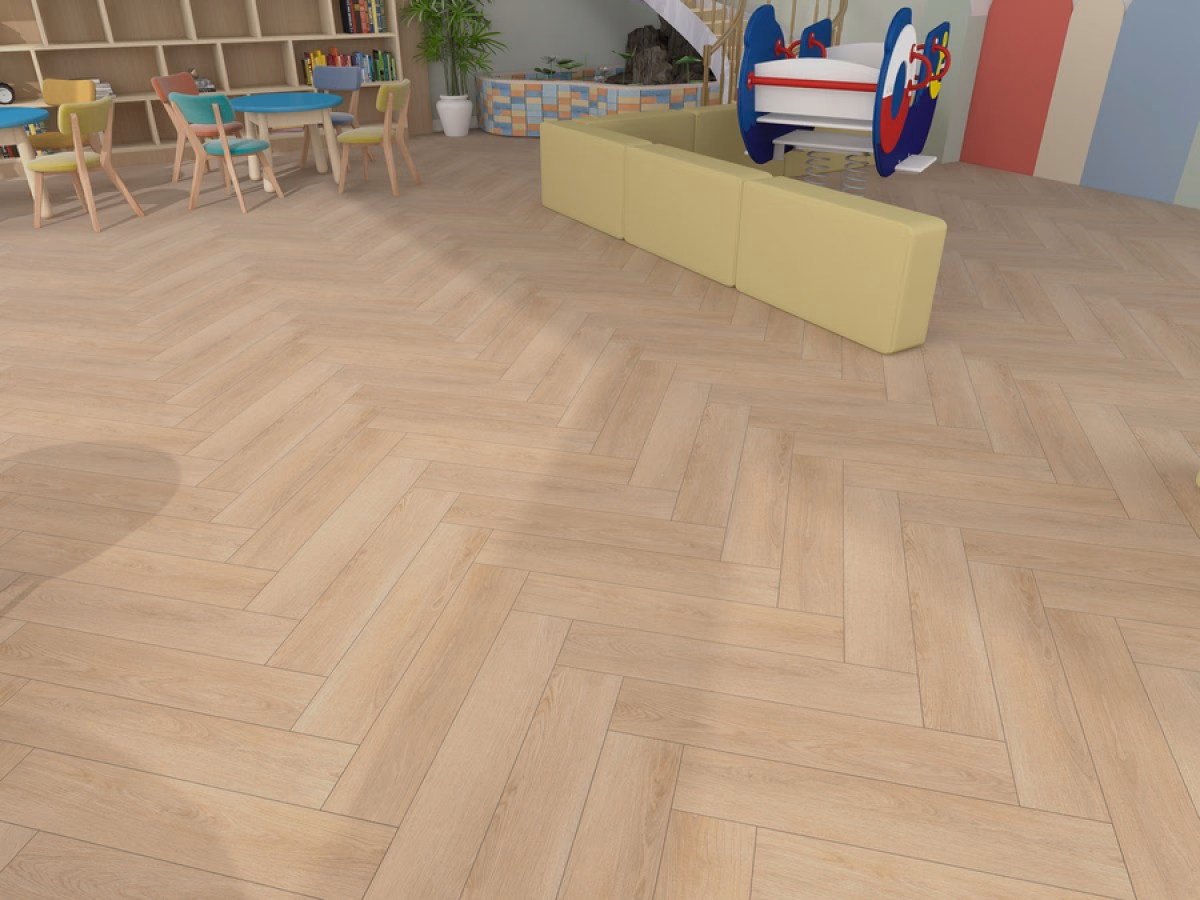 Desert Oak Visgraat Click in een woonkamer gelegd