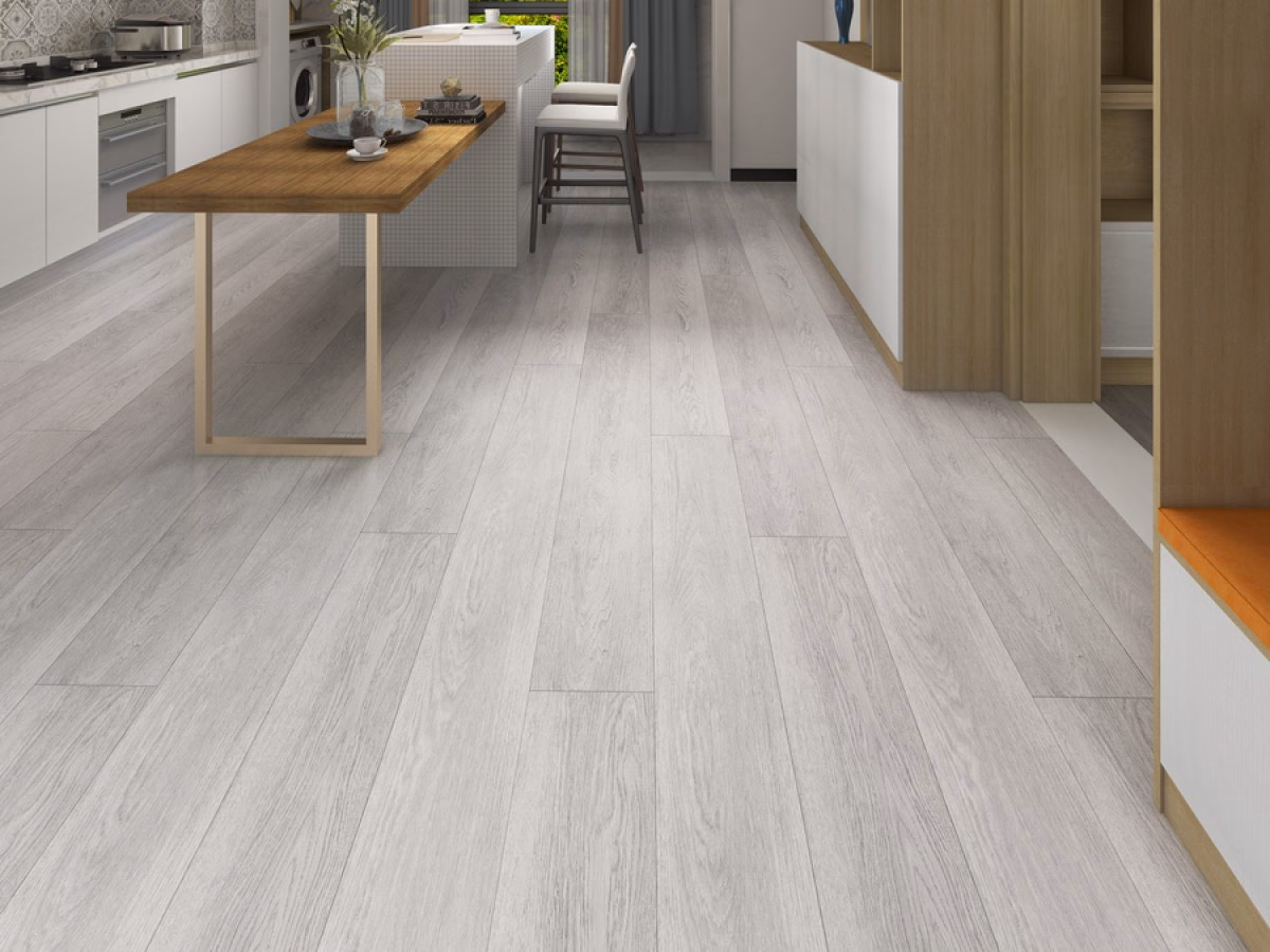 Scraped Oak Plank Click in een woonkamer gelegd